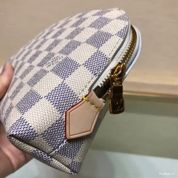 First bag ru LOUIS VUITTON GM COSMETIC POUCH 0519
